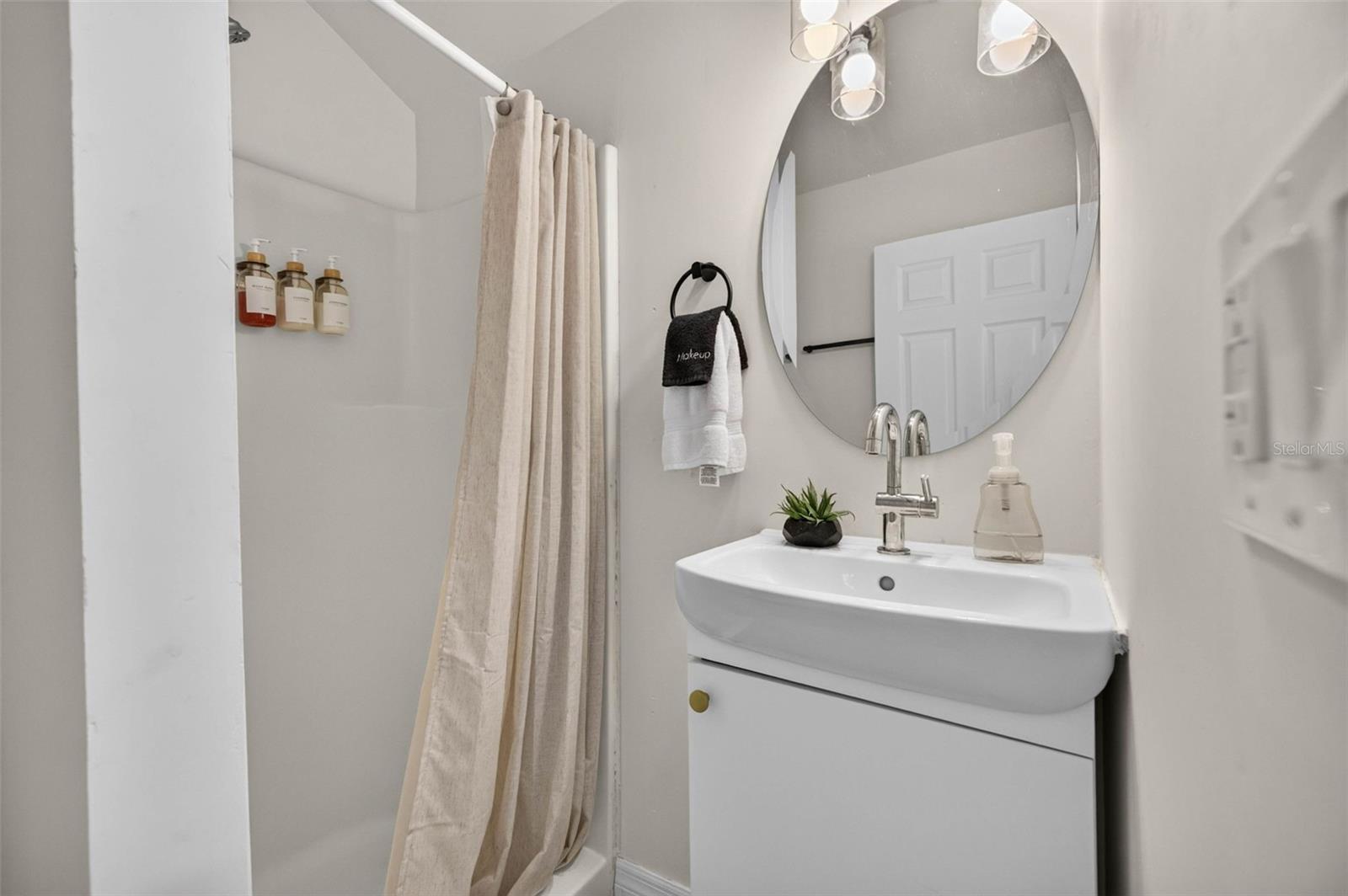 4624 IRIS ST N — photo 26
