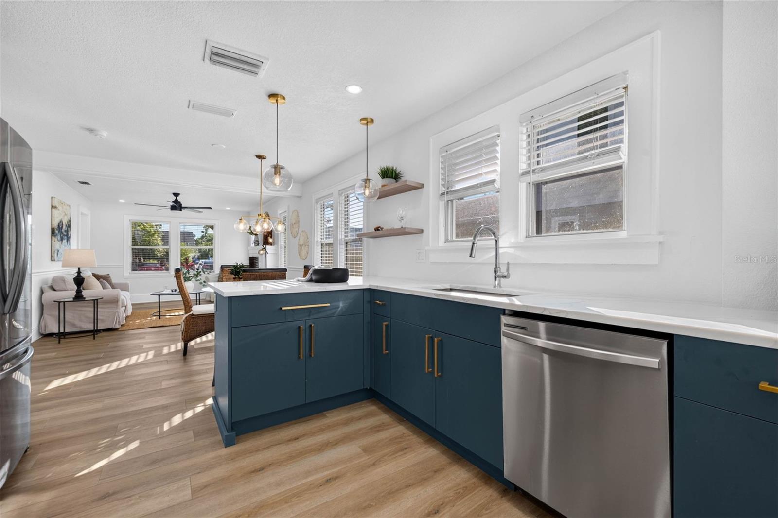 4624 IRIS ST N — photo 16