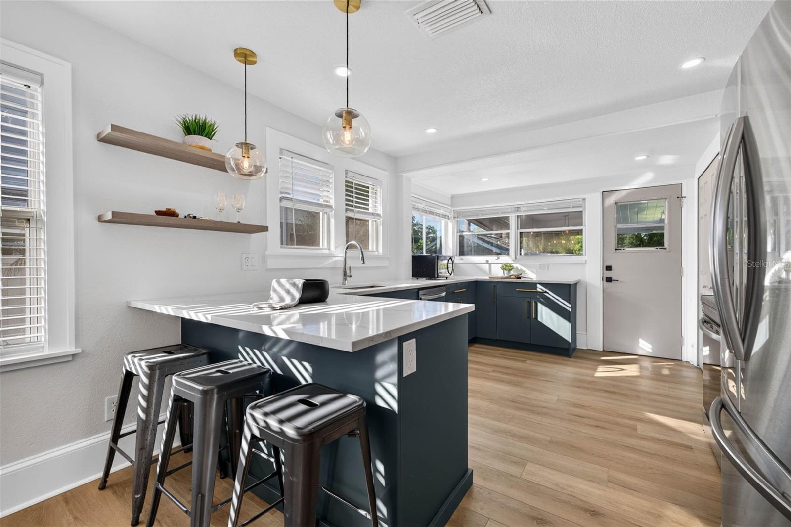 4624 IRIS ST N — photo 11