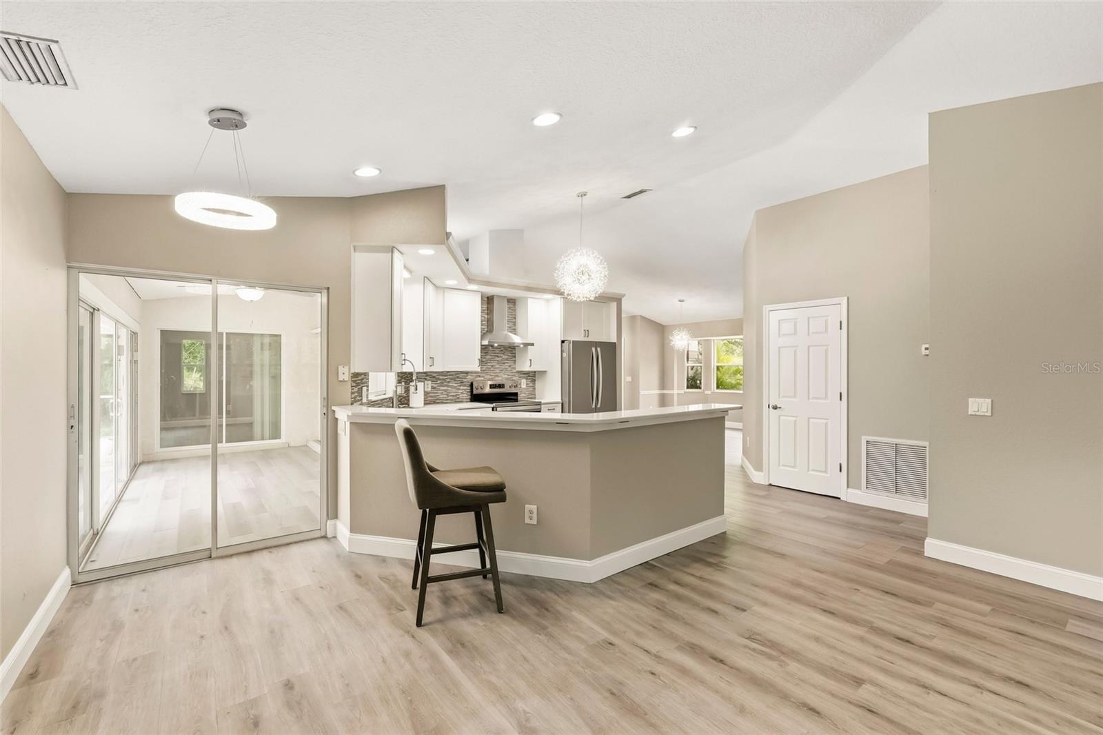 2209 TROPICAIRE BLVD — photo 21