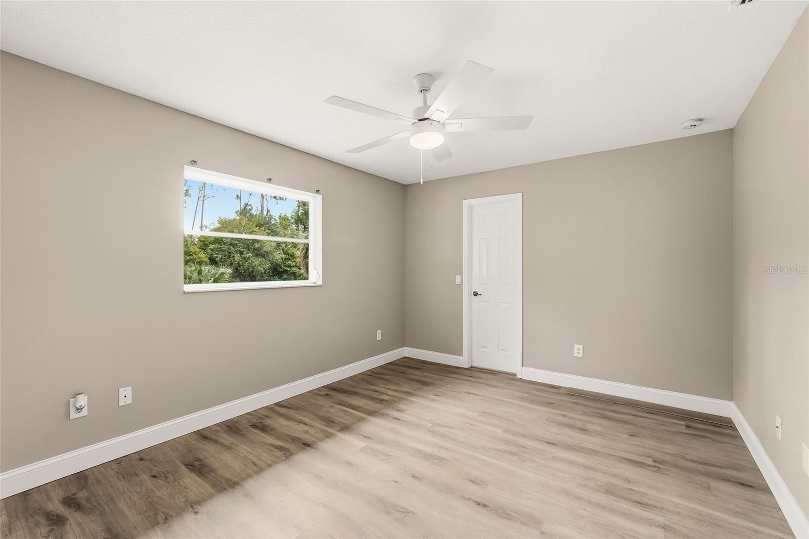 2209 TROPICAIRE BLVD — photo 27
