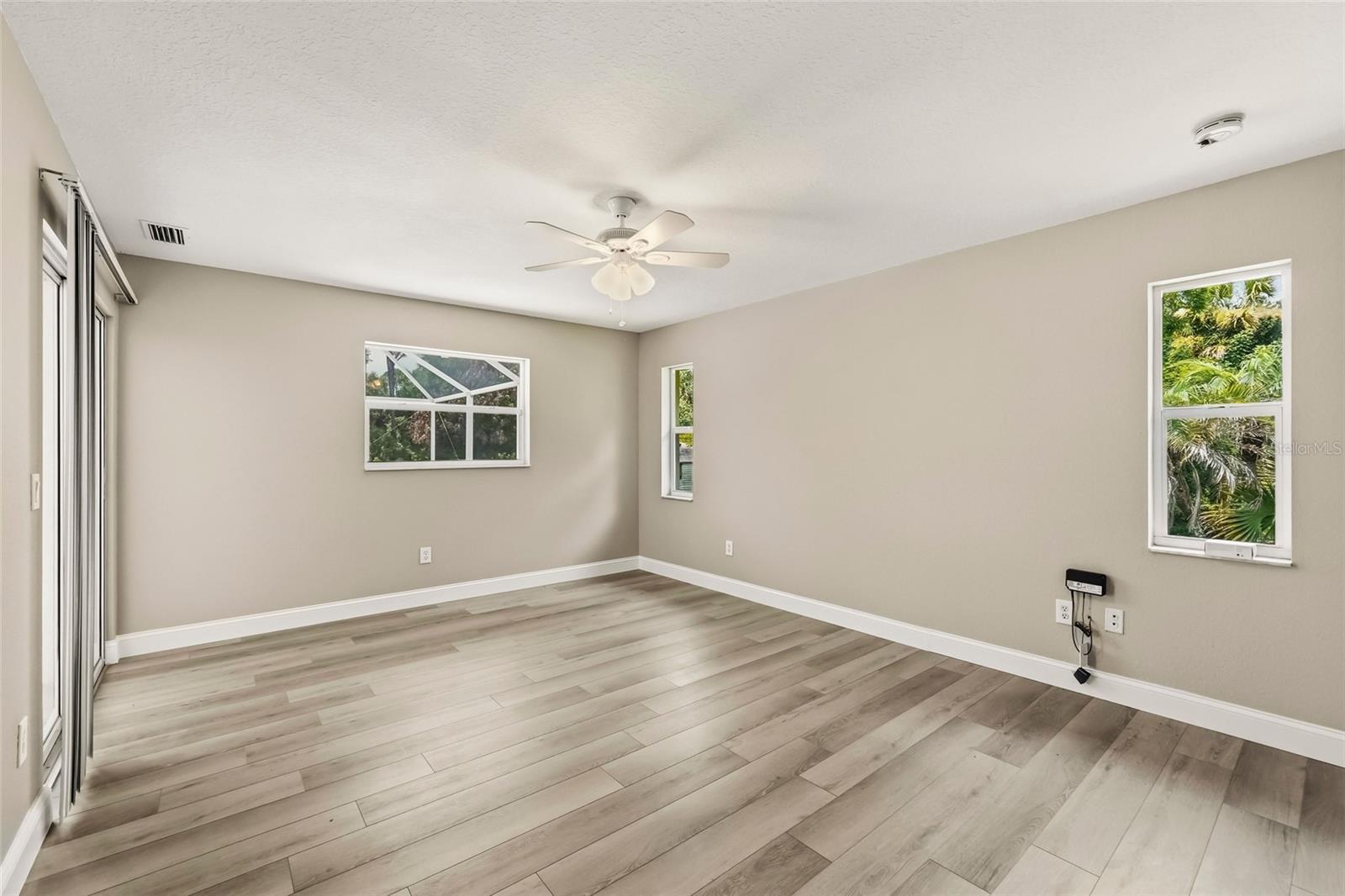 2209 TROPICAIRE BLVD — photo 12