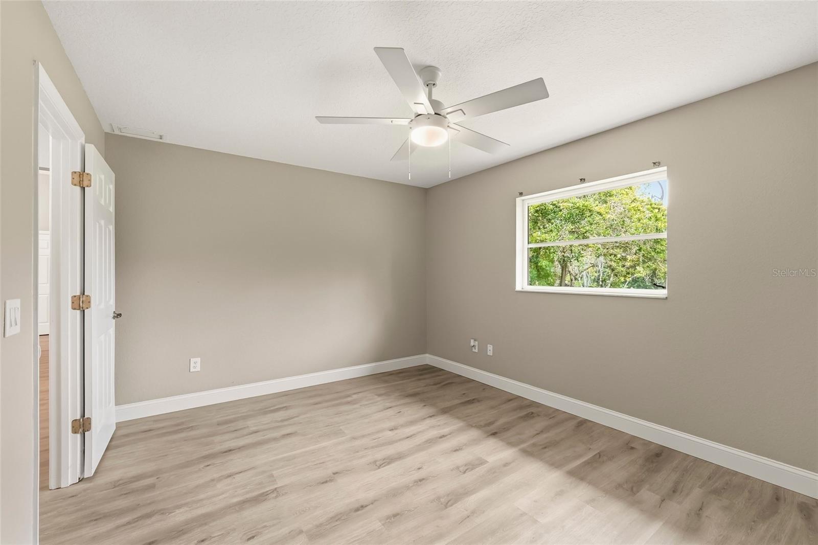 2209 TROPICAIRE BLVD — photo 28