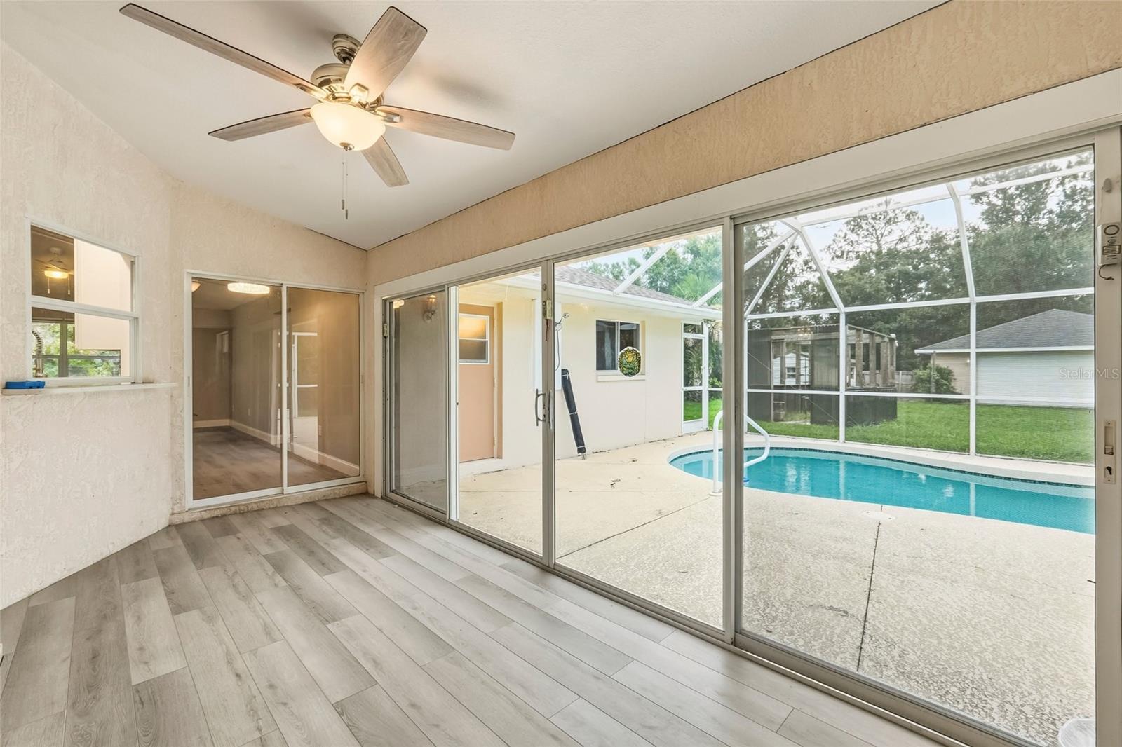 2209 TROPICAIRE BLVD — photo 34