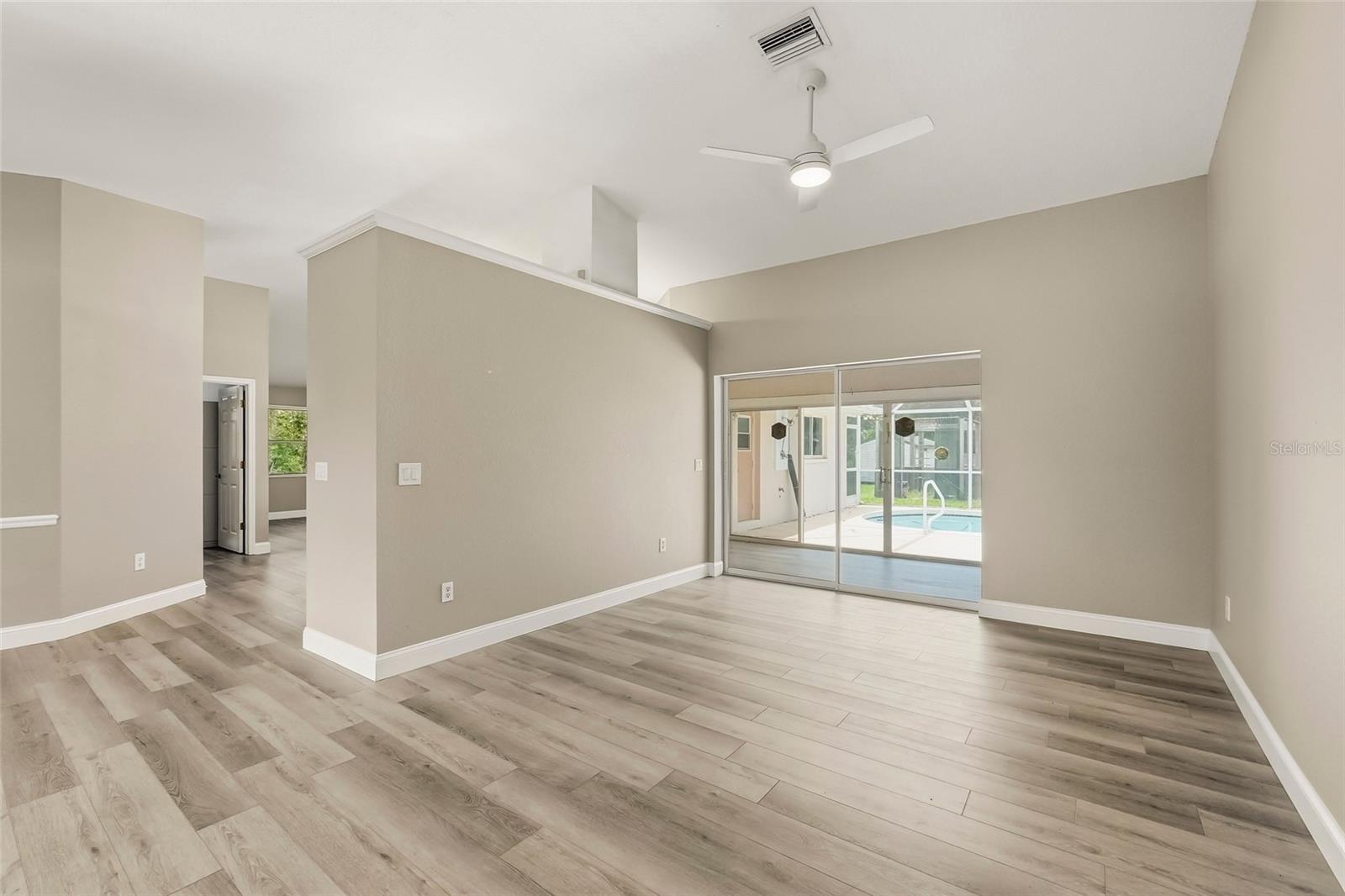 2209 TROPICAIRE BLVD — photo 9