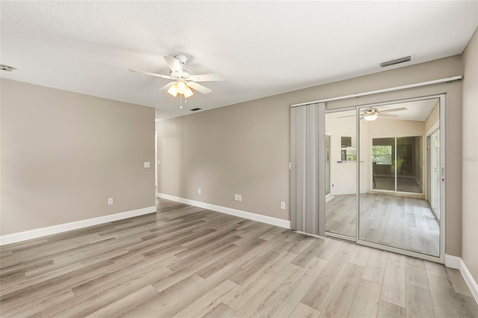 2209 TROPICAIRE BLVD — photo 14