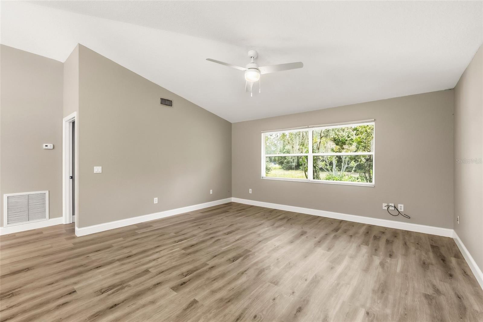 2209 TROPICAIRE BLVD — photo 26