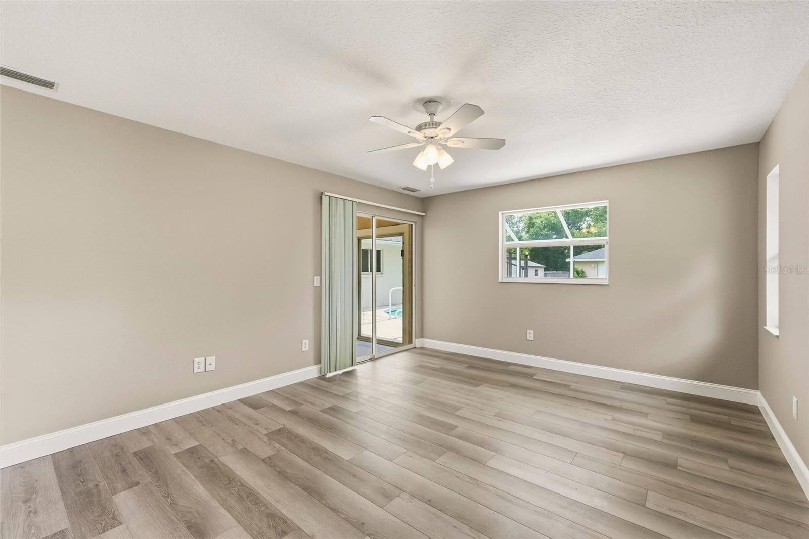 2209 TROPICAIRE BLVD — photo 13