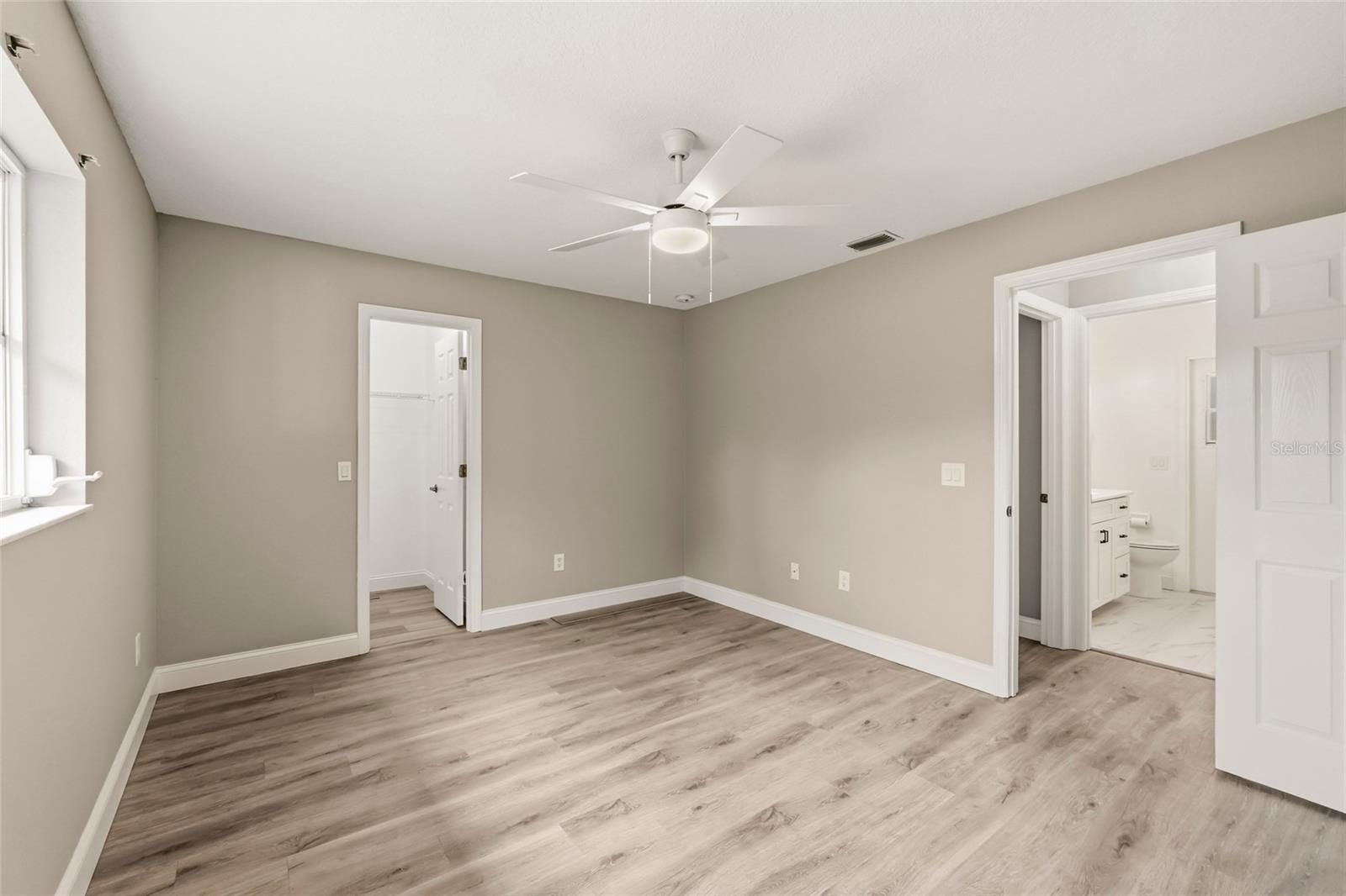 2209 TROPICAIRE BLVD — photo 29