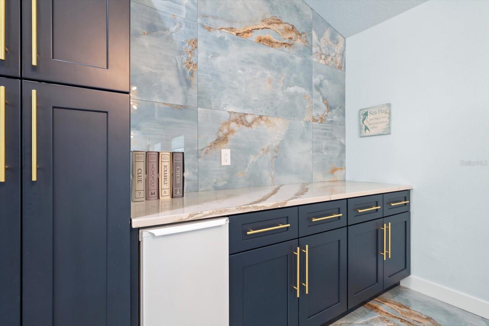 2050 W BAY DR — photo 10