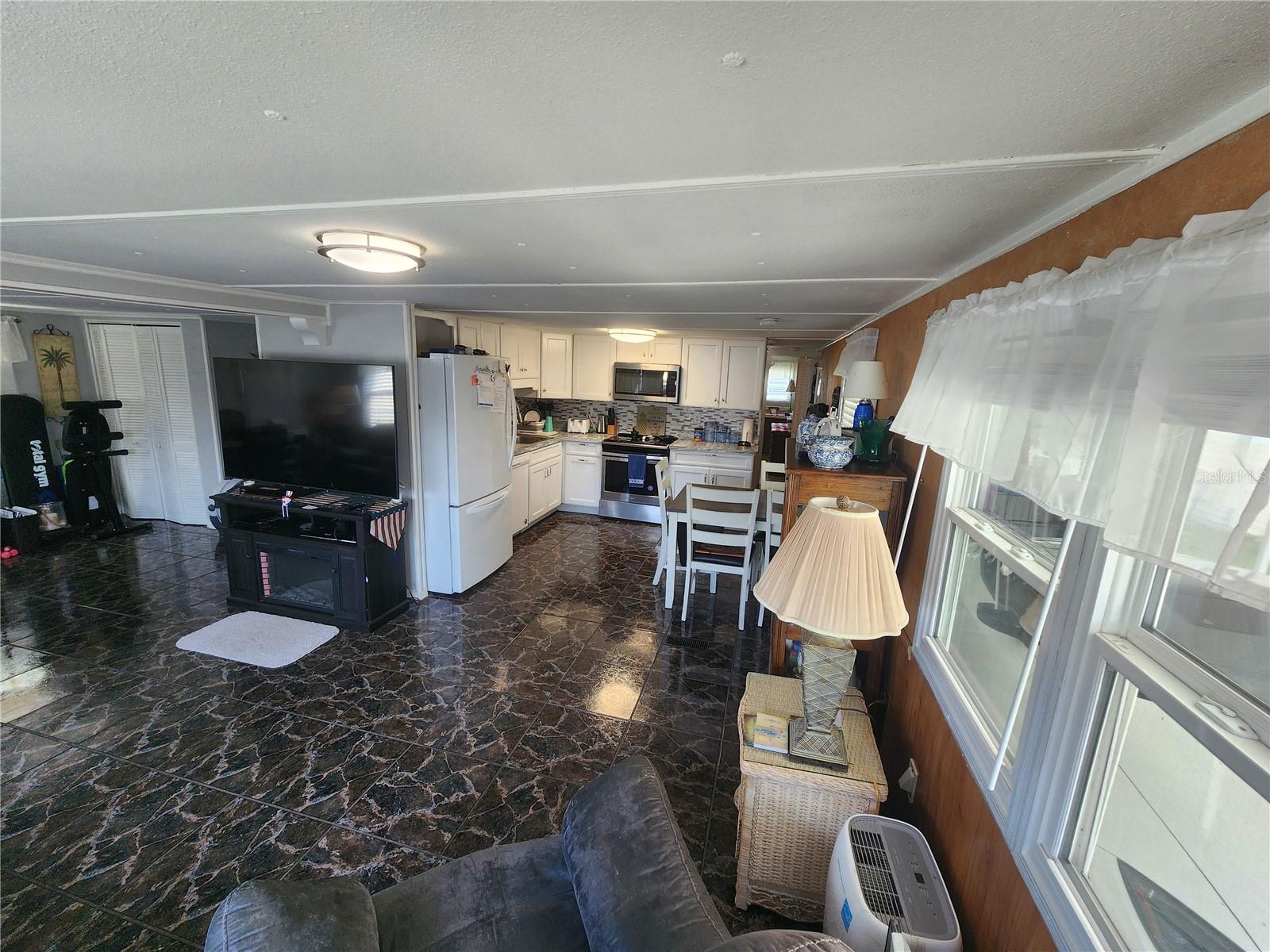 130 CAPRI DR — photo 13