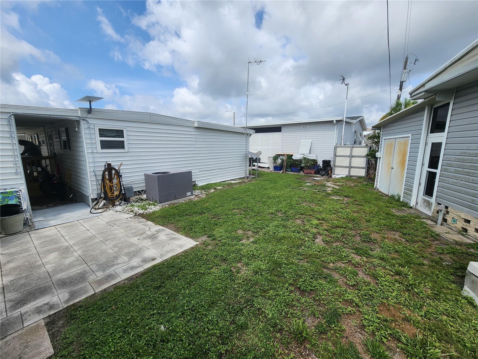130 CAPRI DR — photo 24