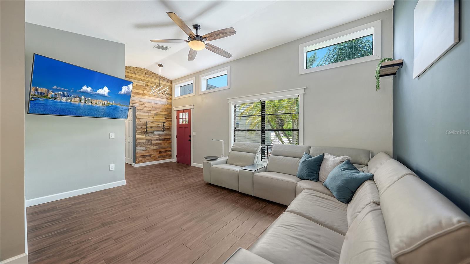 1551 GEORGETOWNE LN — photo 15