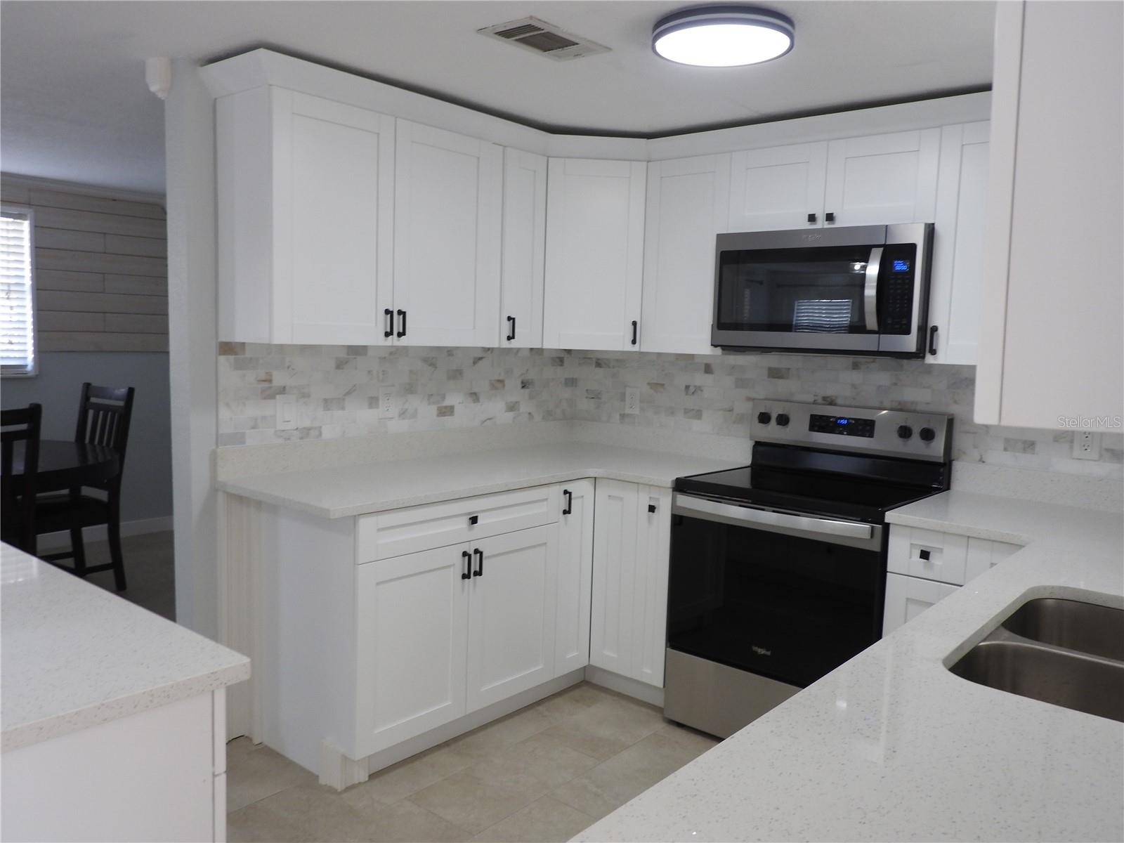 8822 ROCKY CREEK DR — photo 9