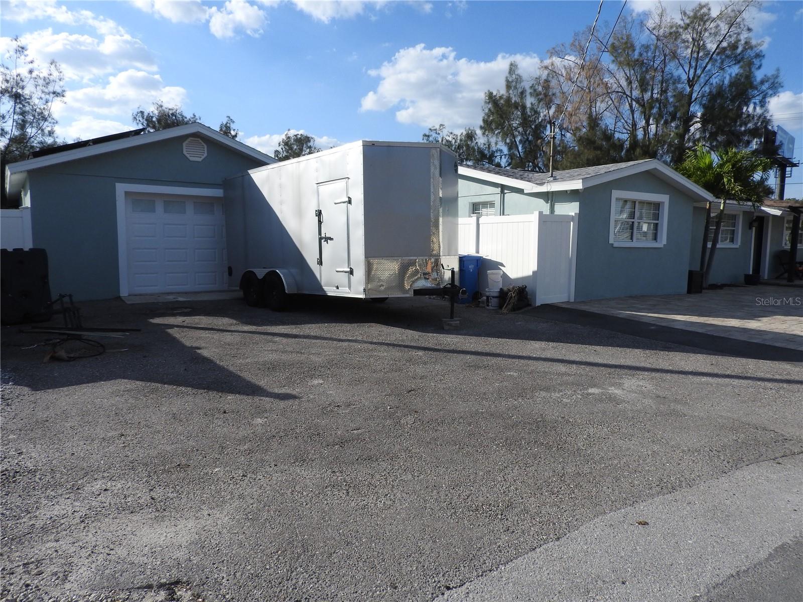 8822 ROCKY CREEK DR — photo 3