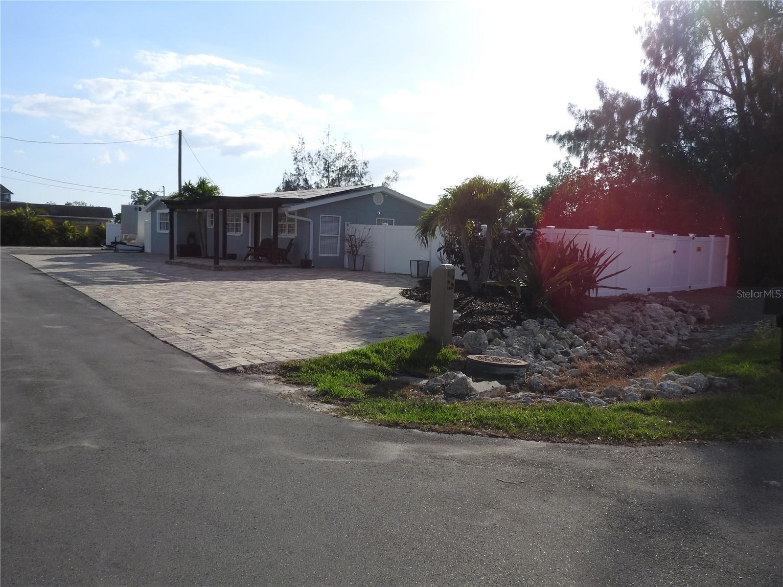 8822 ROCKY CREEK DR — photo 4
