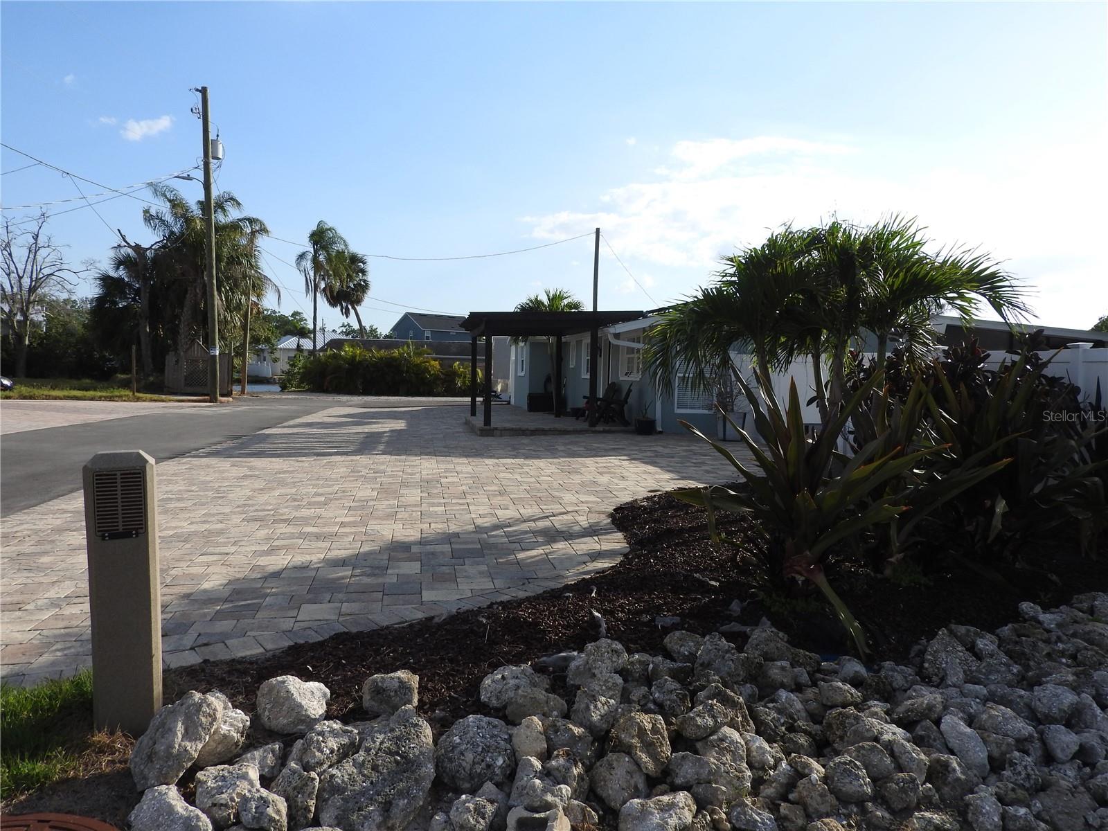 8822 ROCKY CREEK DR — photo 7