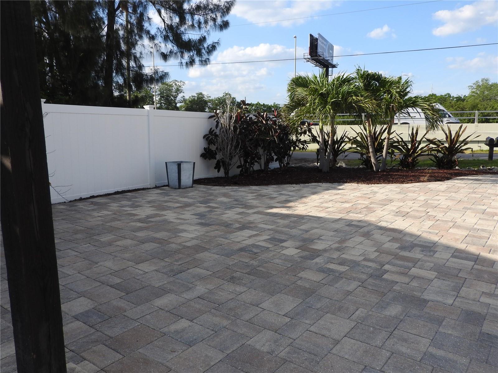 8822 ROCKY CREEK DR — photo 6