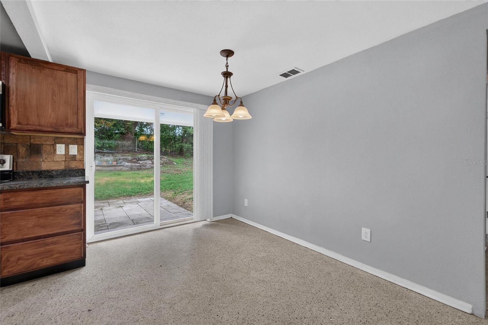 506 SHAMROCK RD — photo 10