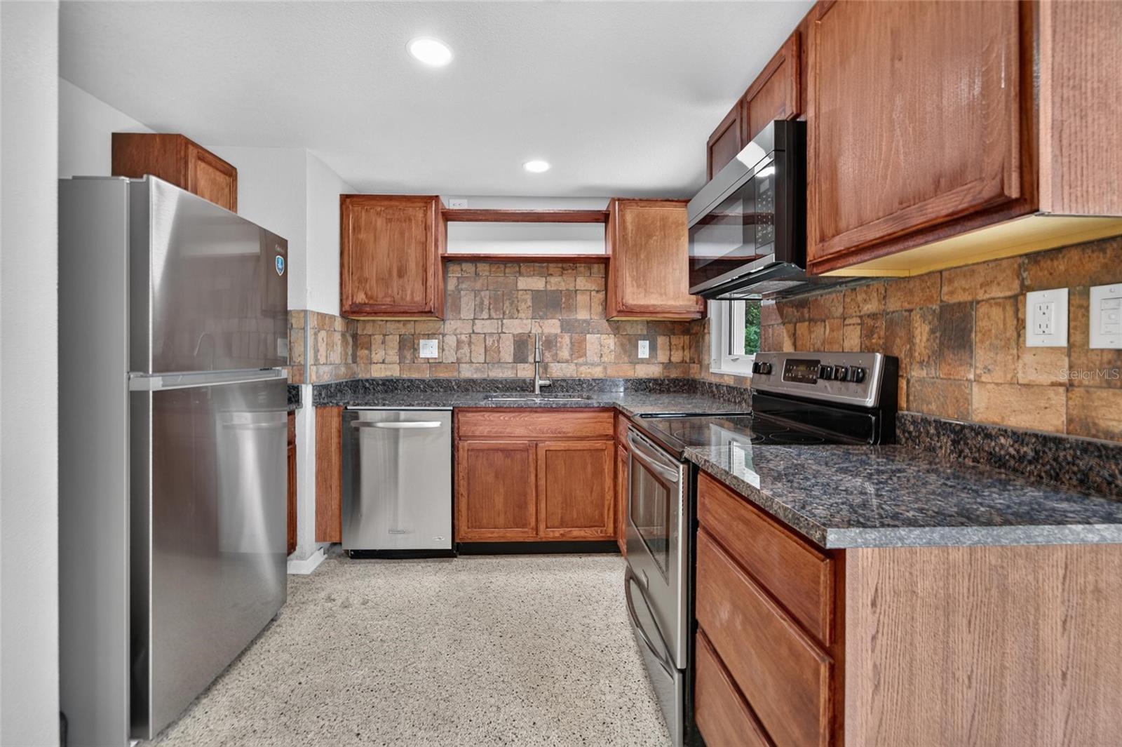 506 SHAMROCK RD — photo 12