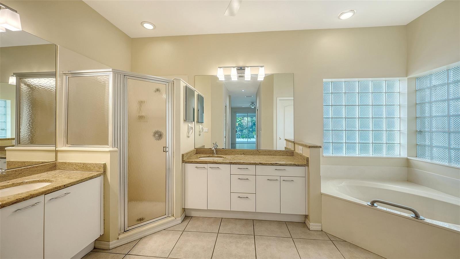 2929 SANDRINGHAM PL — photo 13