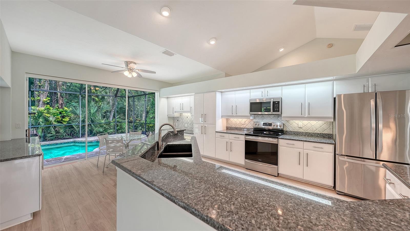 2929 SANDRINGHAM PL — photo 4