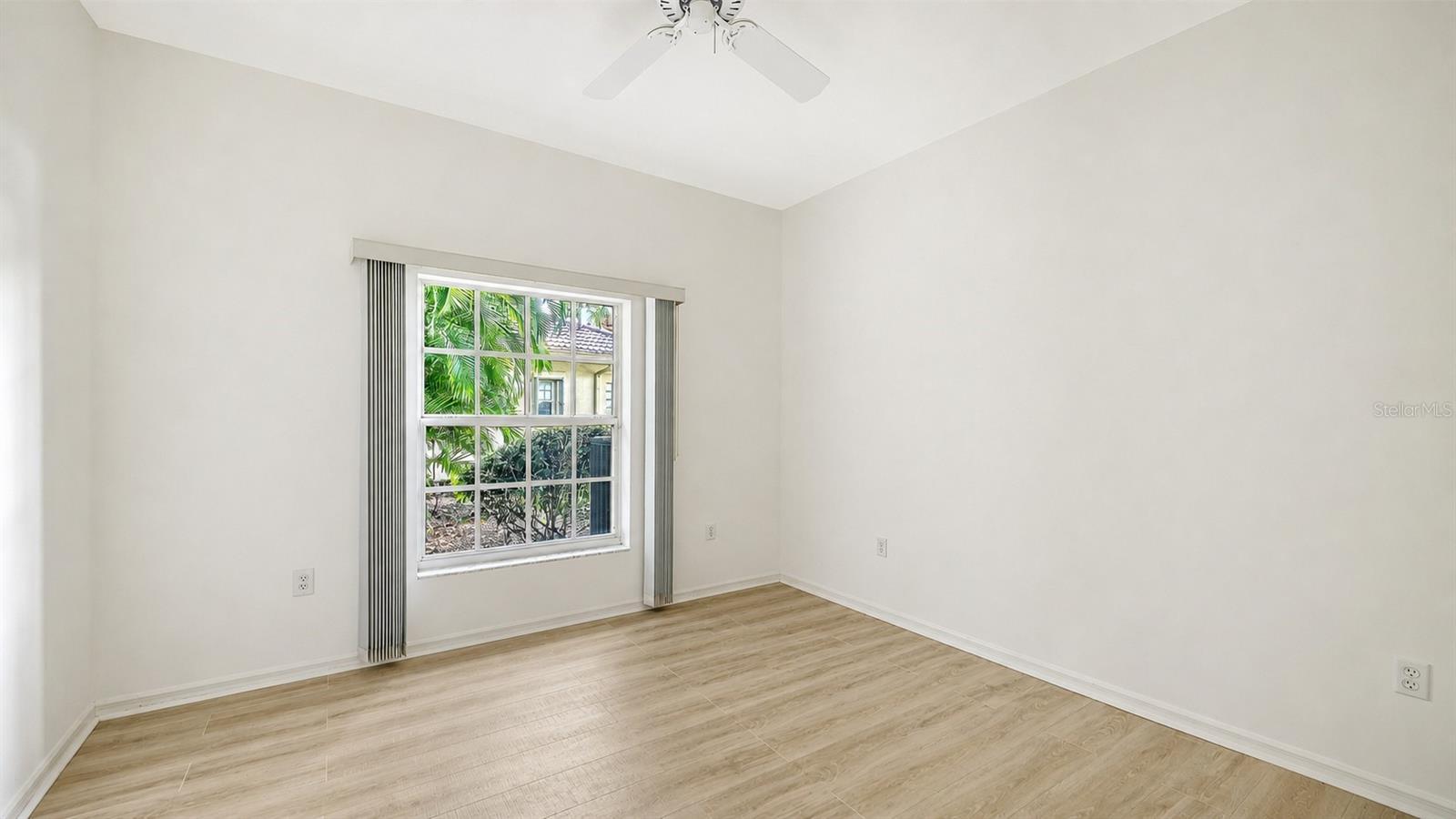 2929 SANDRINGHAM PL — photo 24