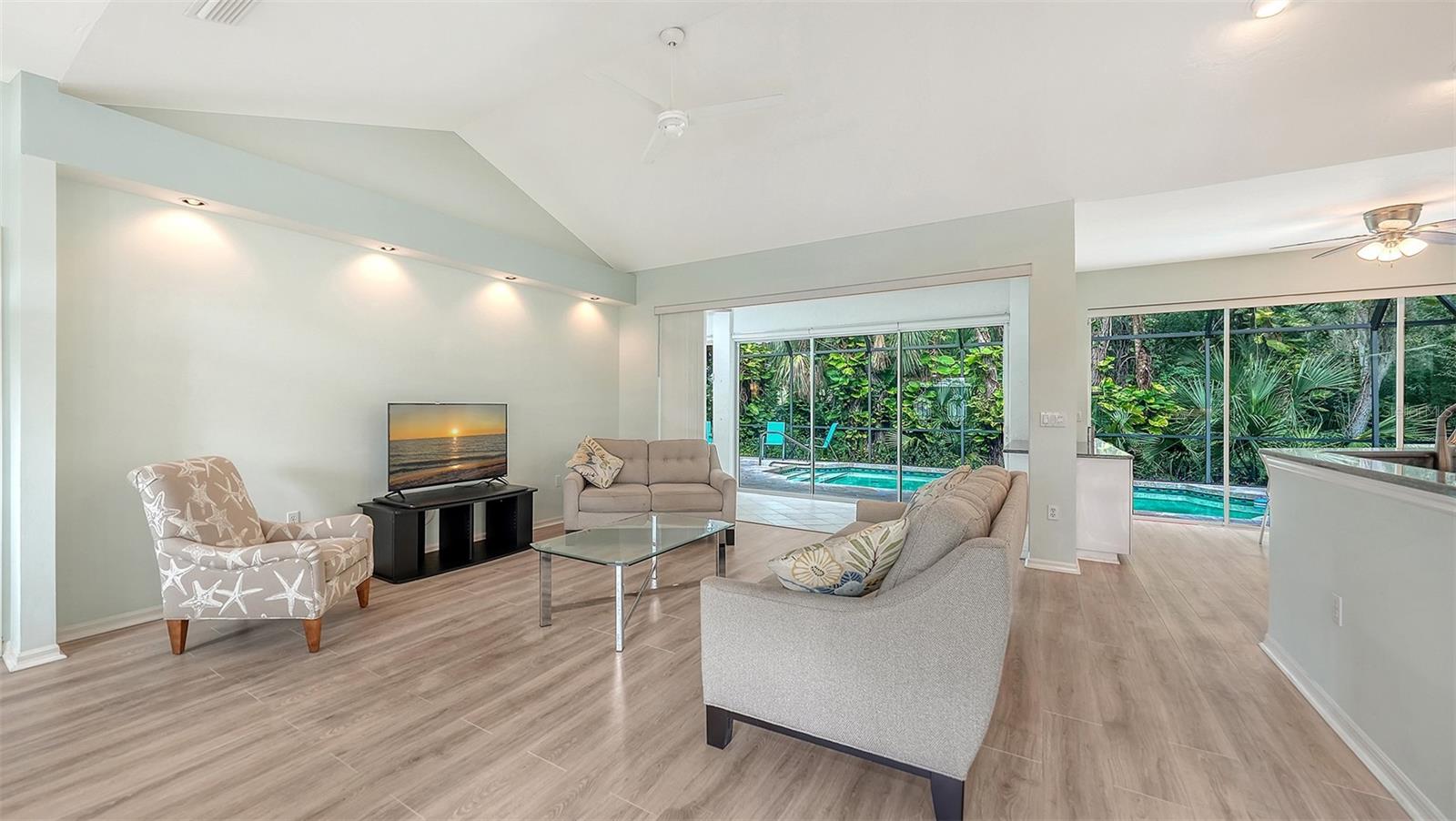 2929 SANDRINGHAM PL — photo 3