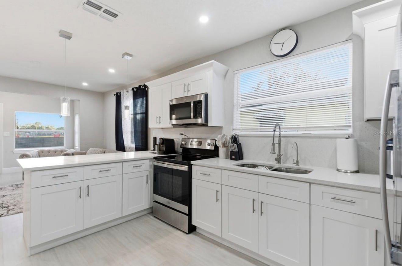 2717 W CHERRY ST — photo 8