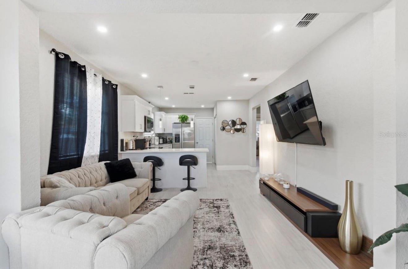 2717 W CHERRY ST — photo 2