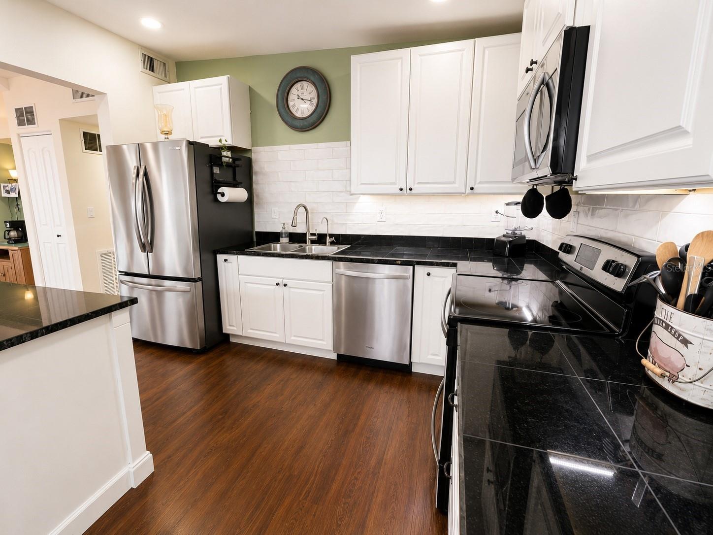 1004 DARTMOUTH DR — photo 9