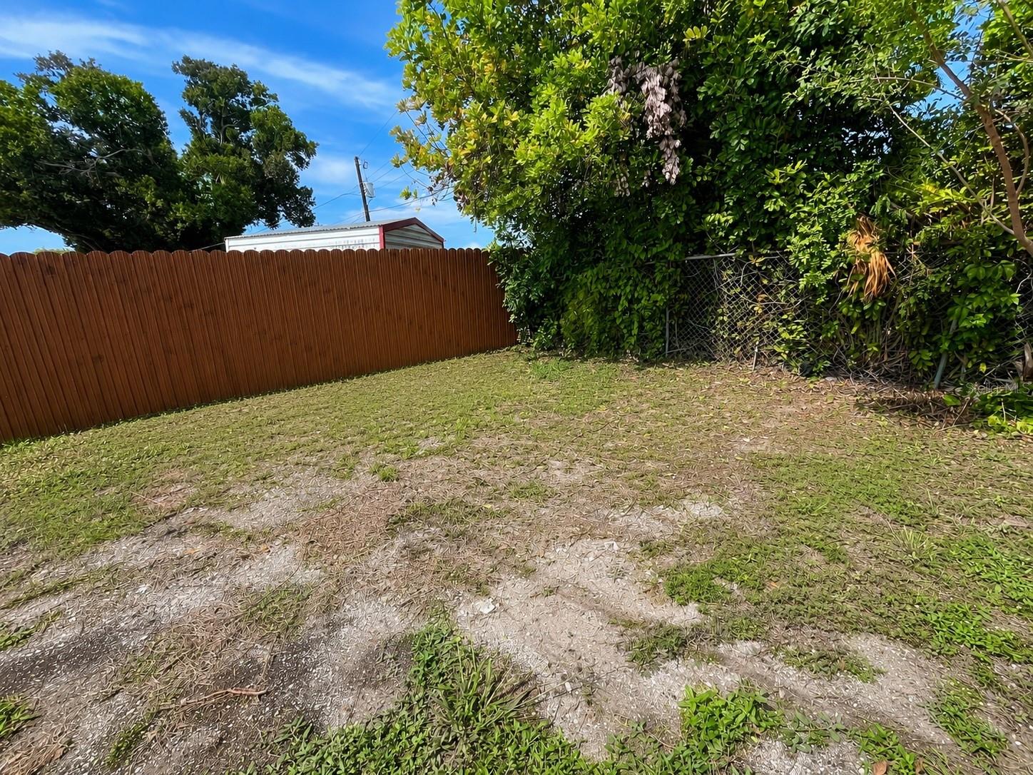 1004 DARTMOUTH DR — photo 31