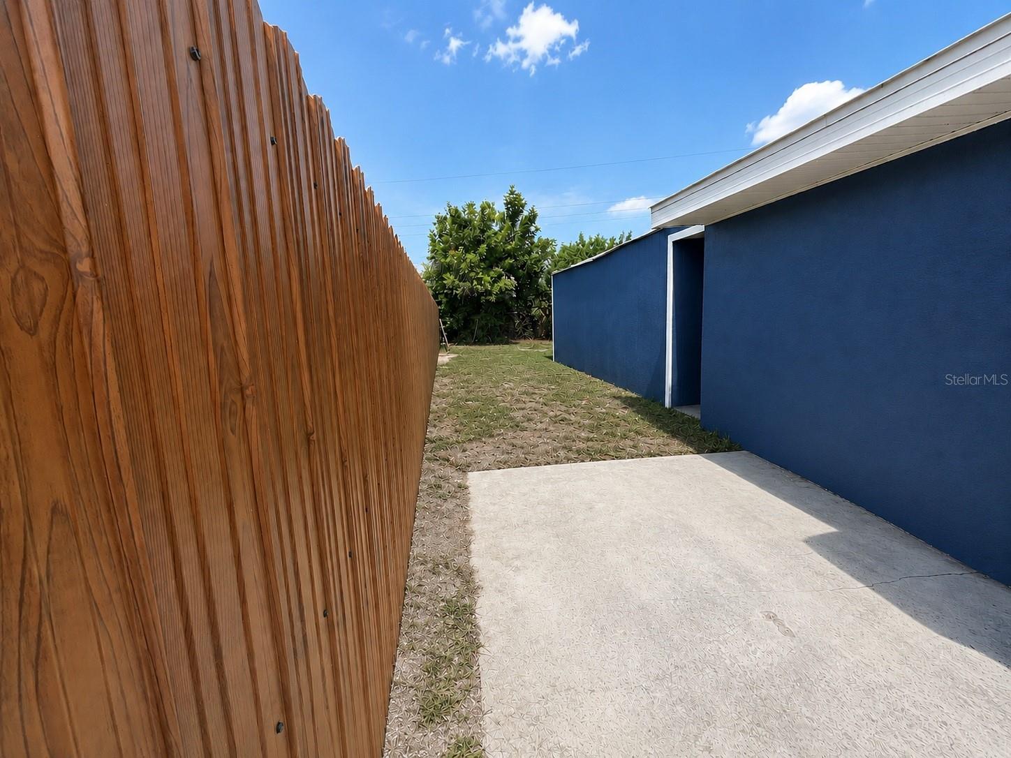 1004 DARTMOUTH DR — photo 32