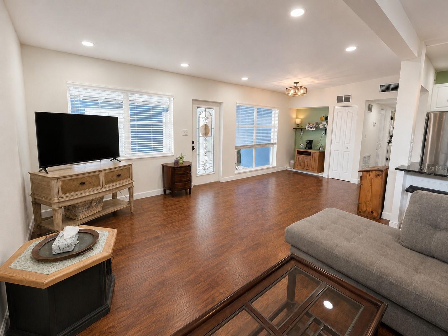 1004 DARTMOUTH DR — photo 4