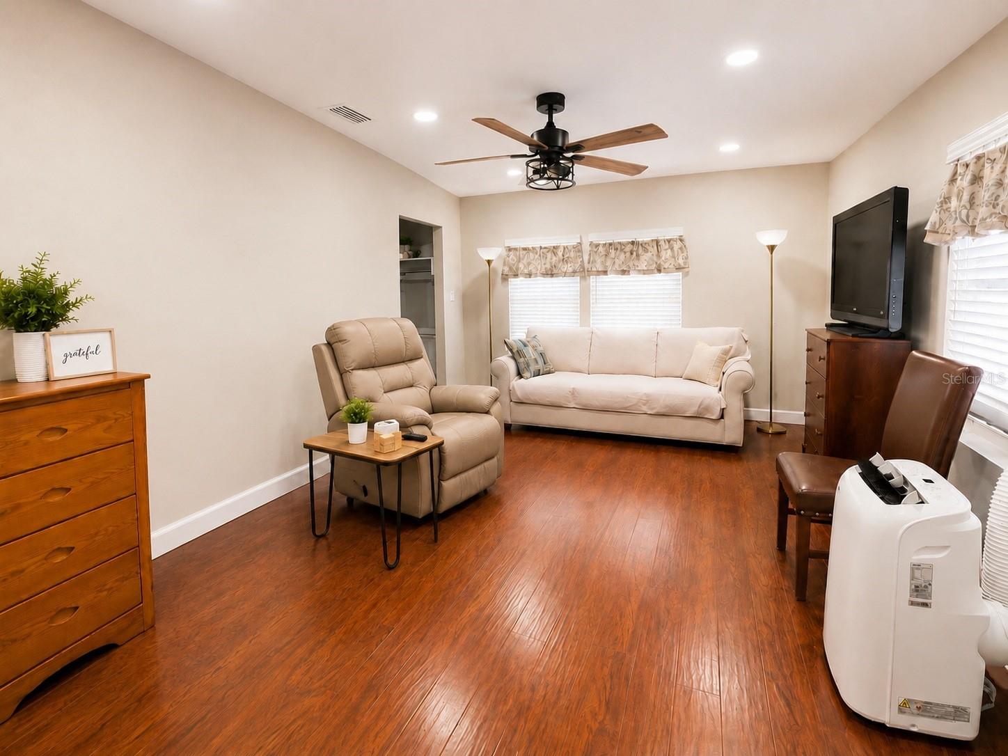 1004 DARTMOUTH DR — photo 15