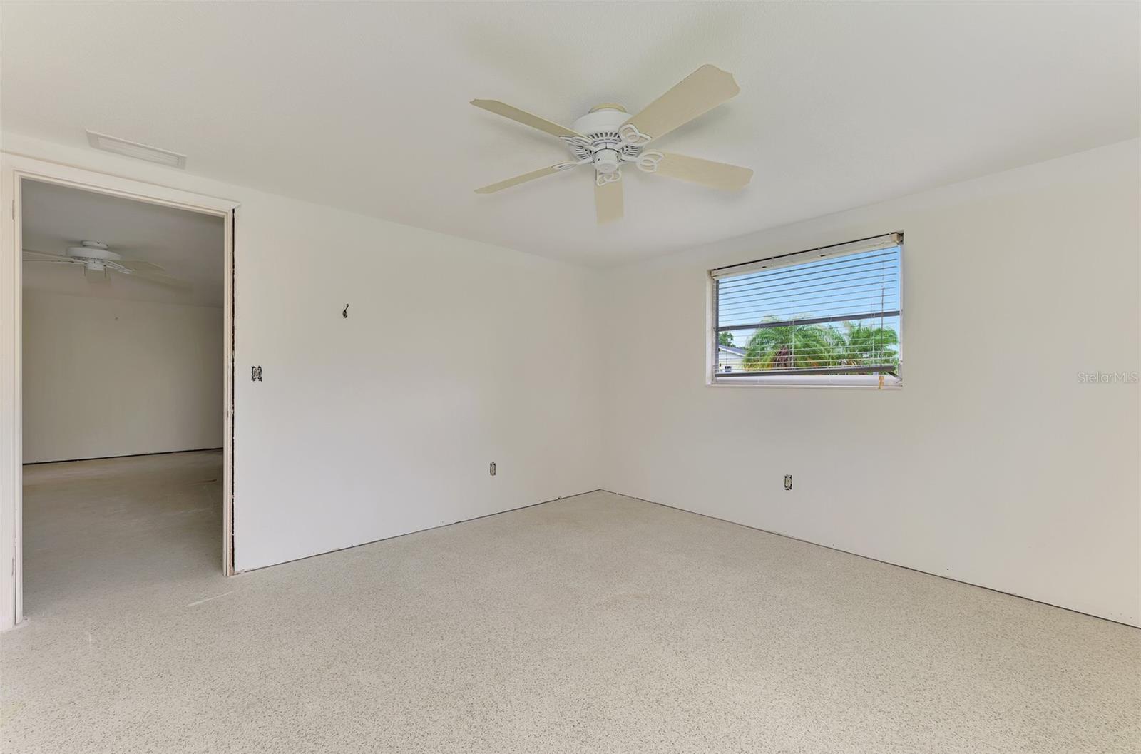 780 S OXFORD DR — photo 37