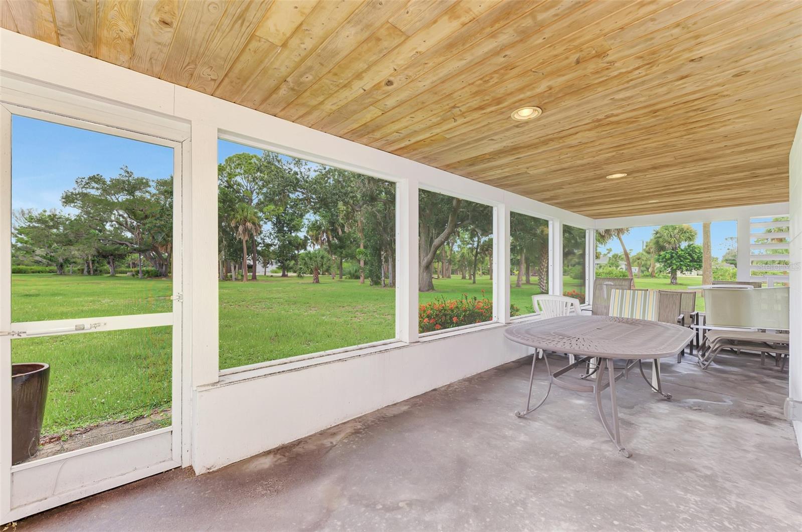 780 S OXFORD DR — photo 47