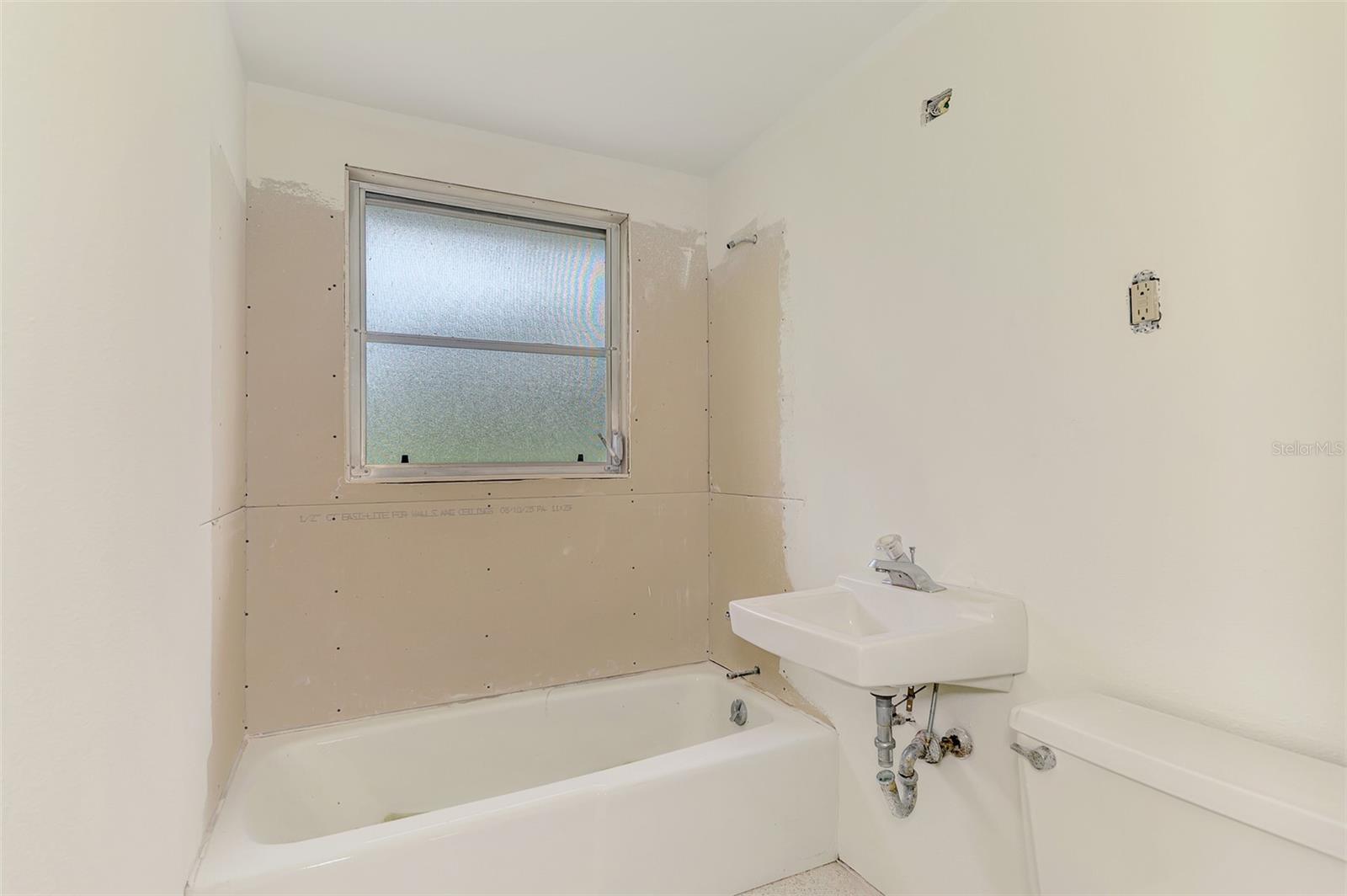 780 S OXFORD DR — photo 40
