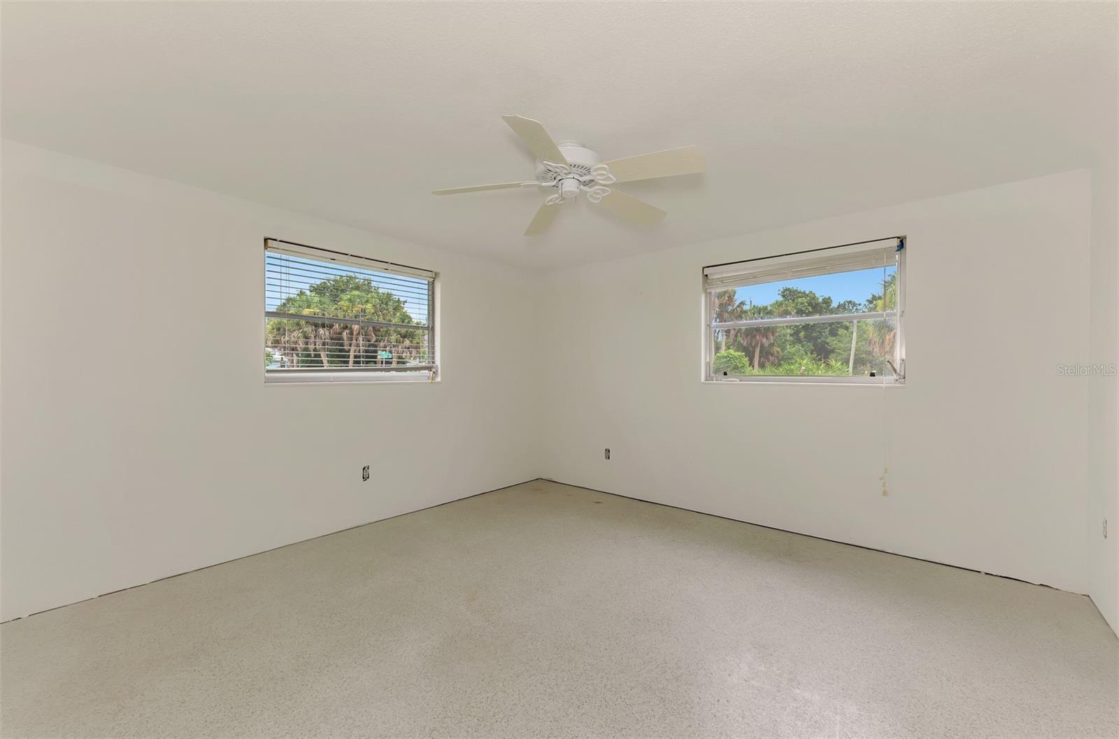 780 S OXFORD DR — photo 36