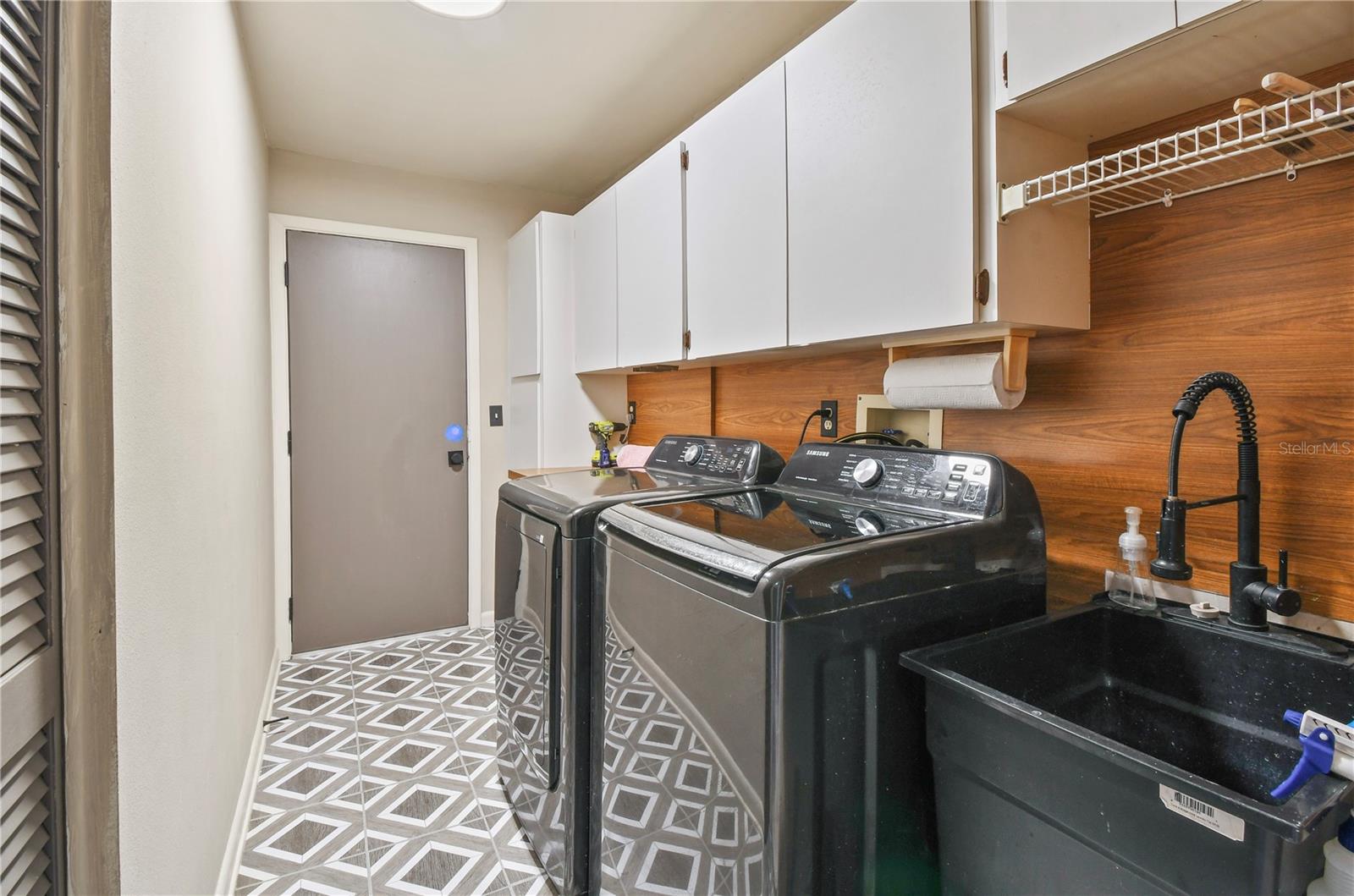 2906 WINDRIDGE DR — photo 31