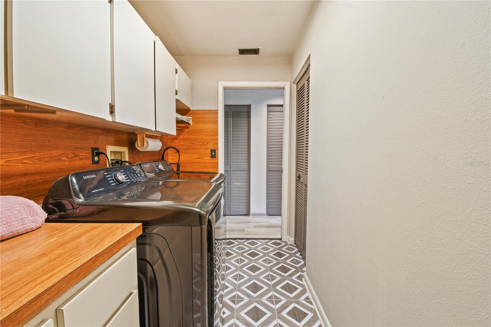 2906 WINDRIDGE DR — photo 32