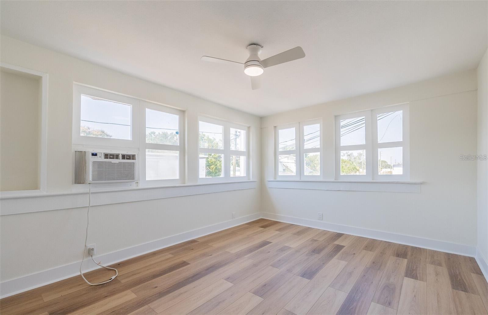 218 N PINELLAS AVE — photo 8