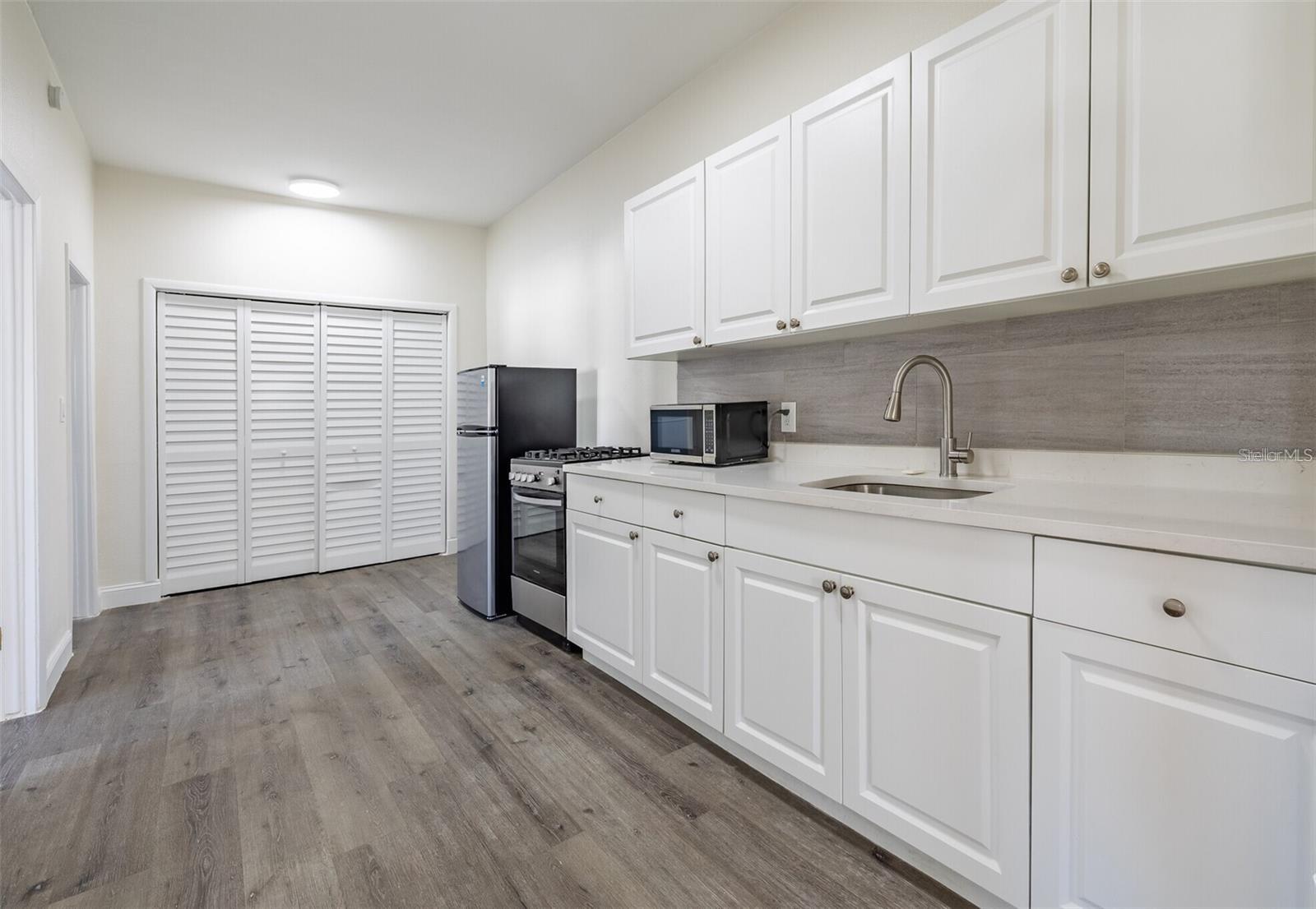 218 N PINELLAS AVE — photo 12
