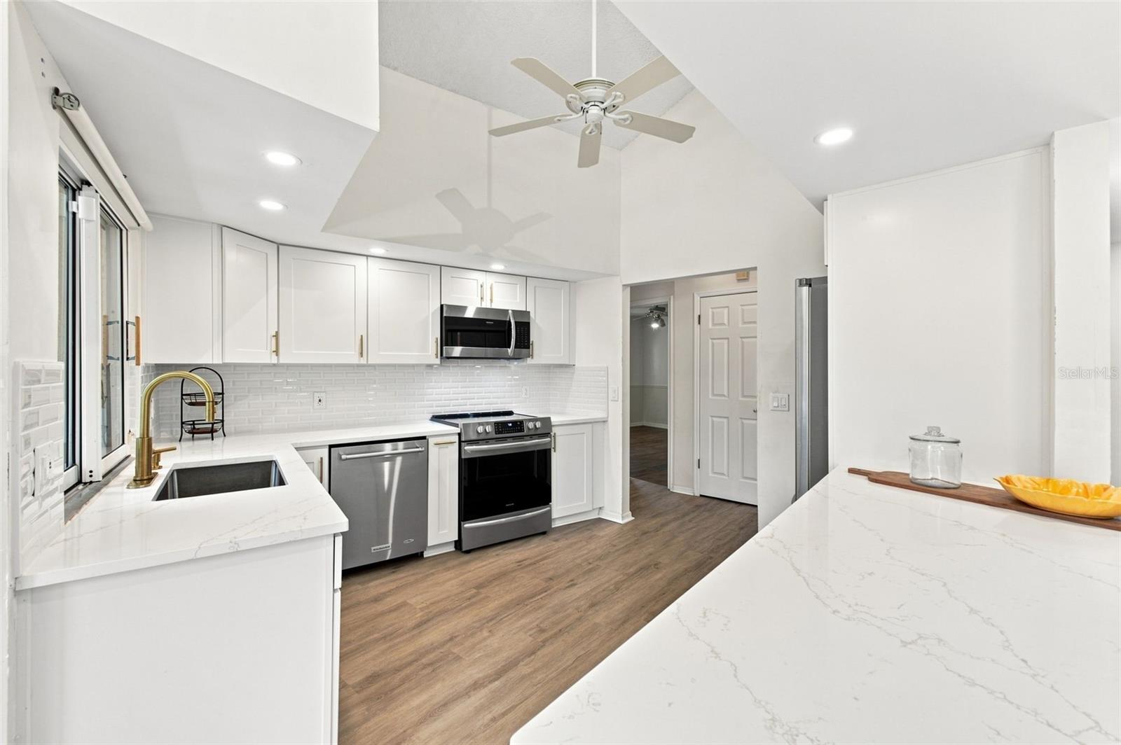 13513 WOODSIDE DR — photo 3