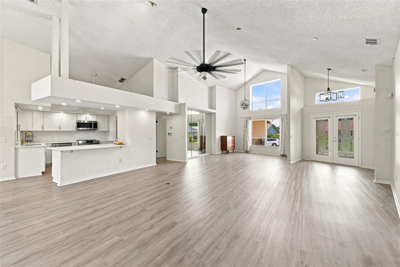 13513 WOODSIDE DR — photo 4