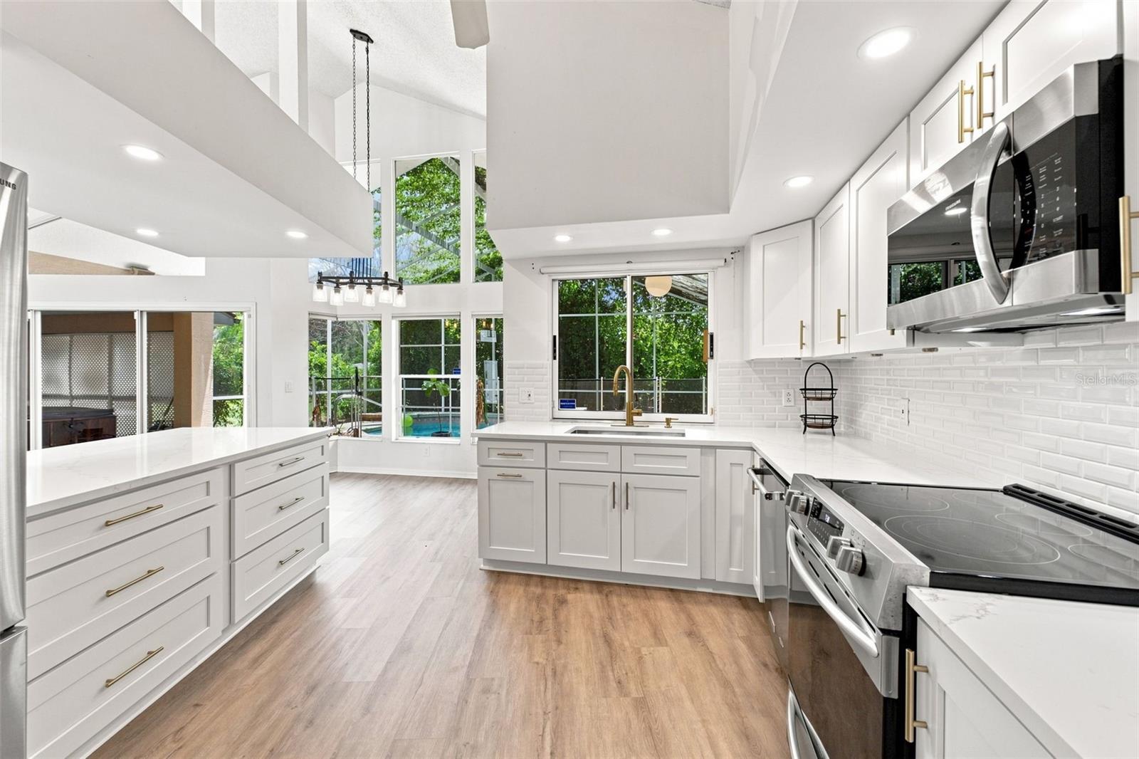 13513 WOODSIDE DR — photo 2