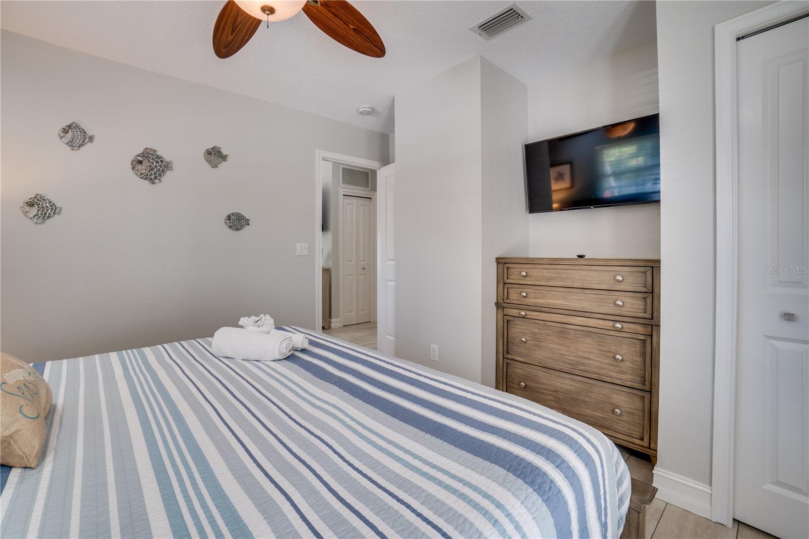 76 N SHORE DR — photo 14