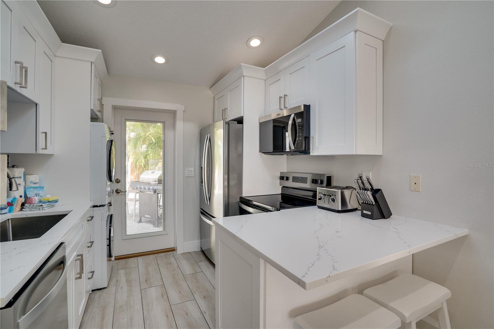 76 N SHORE DR — photo 24