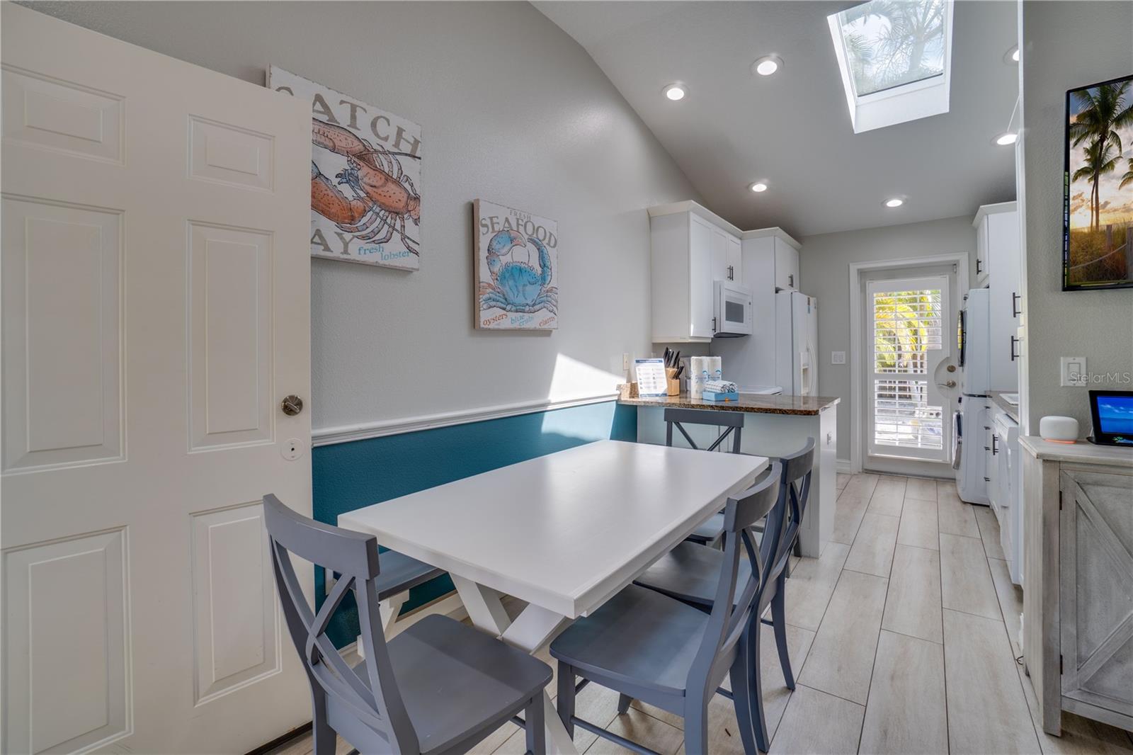 76 N SHORE DR — photo 8