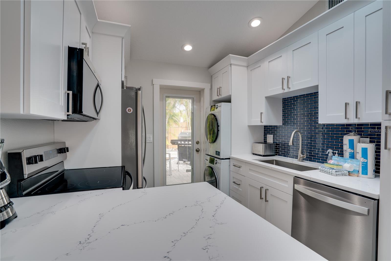 76 N SHORE DR — photo 9